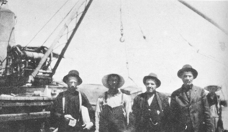 File:Disembarking at Puerto Casado.jpg